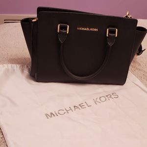 Michael Kors Medium Selma Crossbody